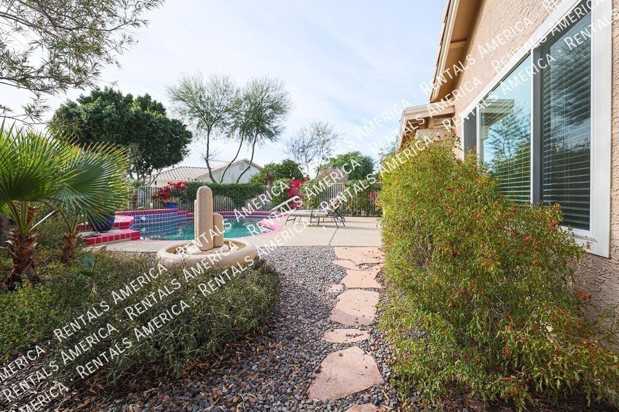 *Get 2 weeks free rent with a signed 12 month lease!* property image