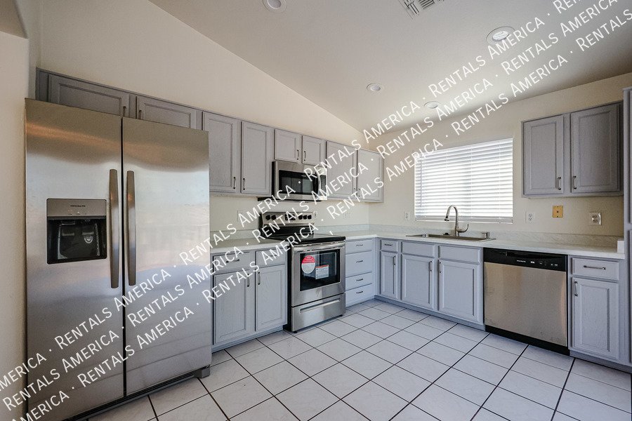 Newly Renovated  Bedroom House In Cactus Park Commmunity!!! property image