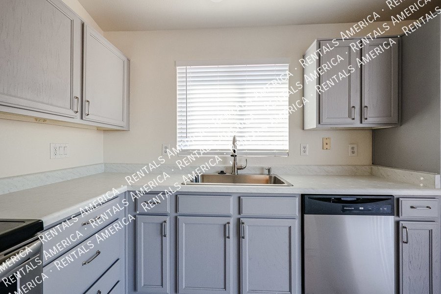 Newly Renovated  Bedroom House In Cactus Park Commmunity!!! property image