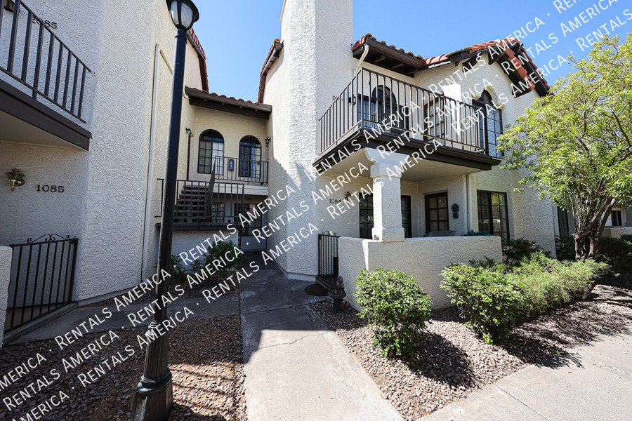 Light and Bright 2bed 2bath Gated Community property image