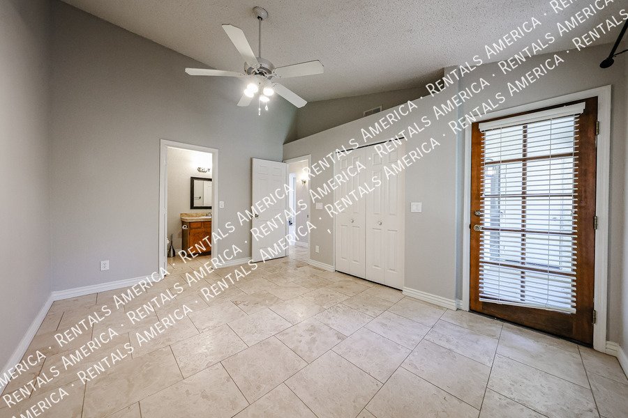 Light and Bright 2bed 2bath Gated Community property image