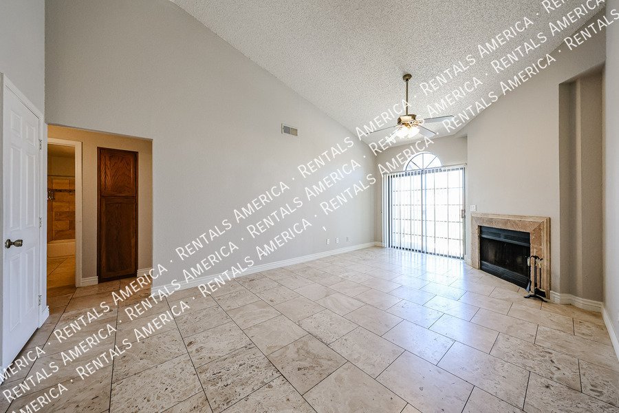 Light and Bright 2bed 2bath Gated Community property image