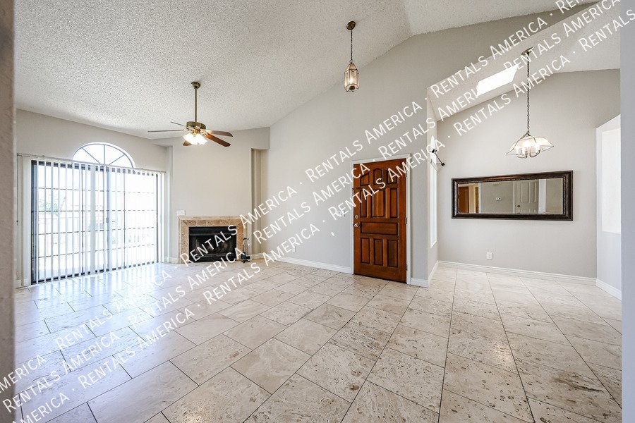 Light and Bright 2bed 2bath Gated Community property image