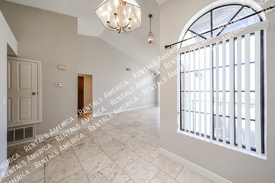 Light and Bright 2bed 2bath Gated Community property image