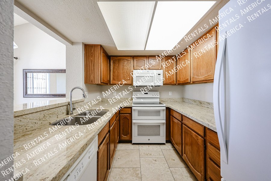 Light and Bright 2bed 2bath Gated Community property image