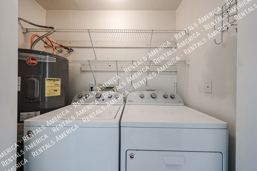 Light and Bright 2bed 2bath Gated Community property image