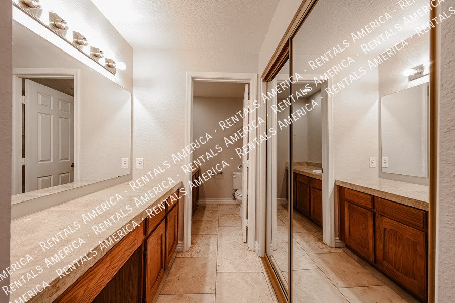 Light and Bright 2bed 2bath Gated Community property image