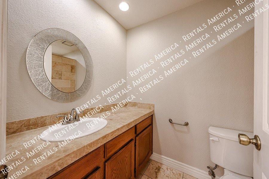 Light and Bright 2bed 2bath Gated Community property image