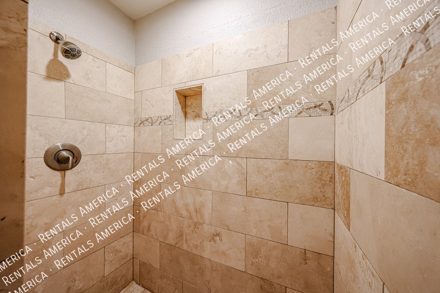 Light and Bright 2bed 2bath Gated Community property image