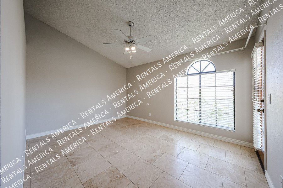 Light and Bright 2bed 2bath Gated Community property image