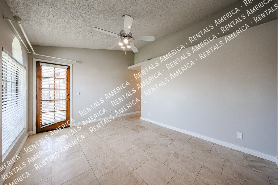 Light and Bright 2bed 2bath Gated Community property image