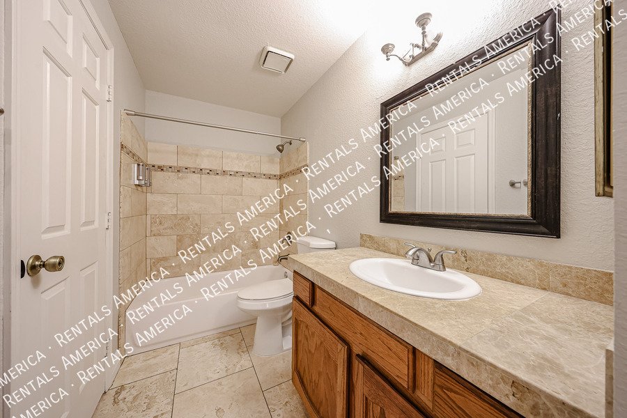 Light and Bright 2bed 2bath Gated Community property image