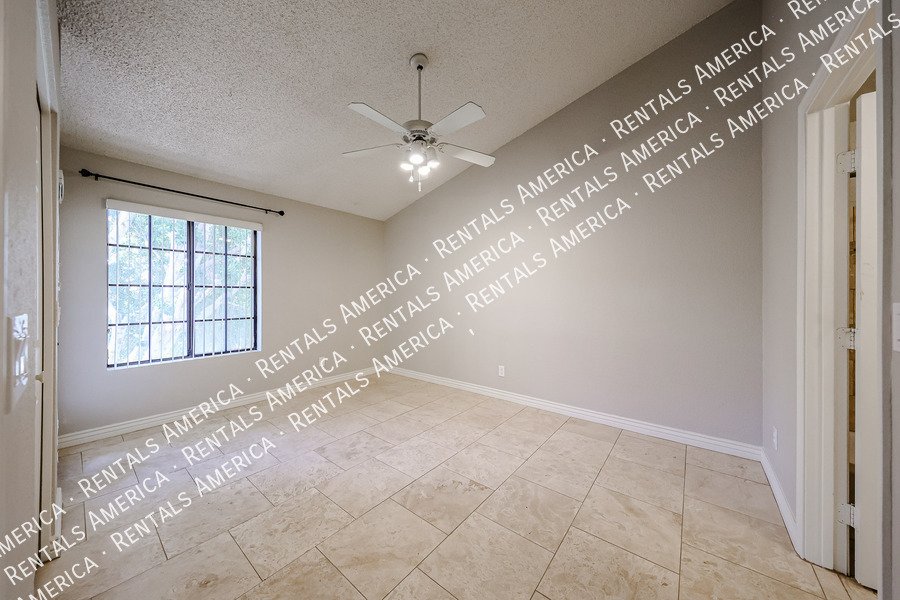 Light and Bright 2bed 2bath Gated Community property image