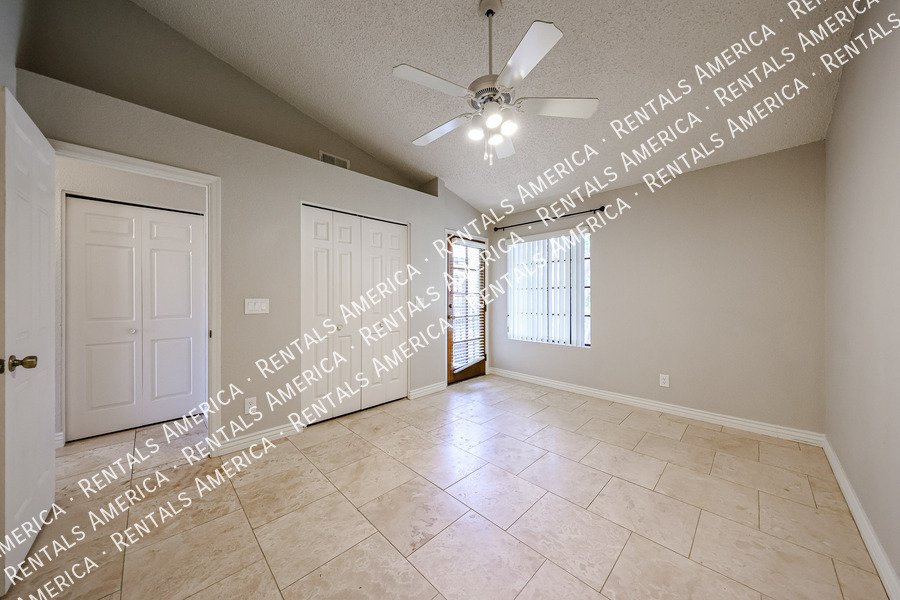 Light and Bright 2bed 2bath Gated Community property image