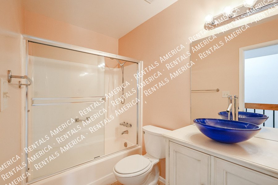 2946 N 14th St property image