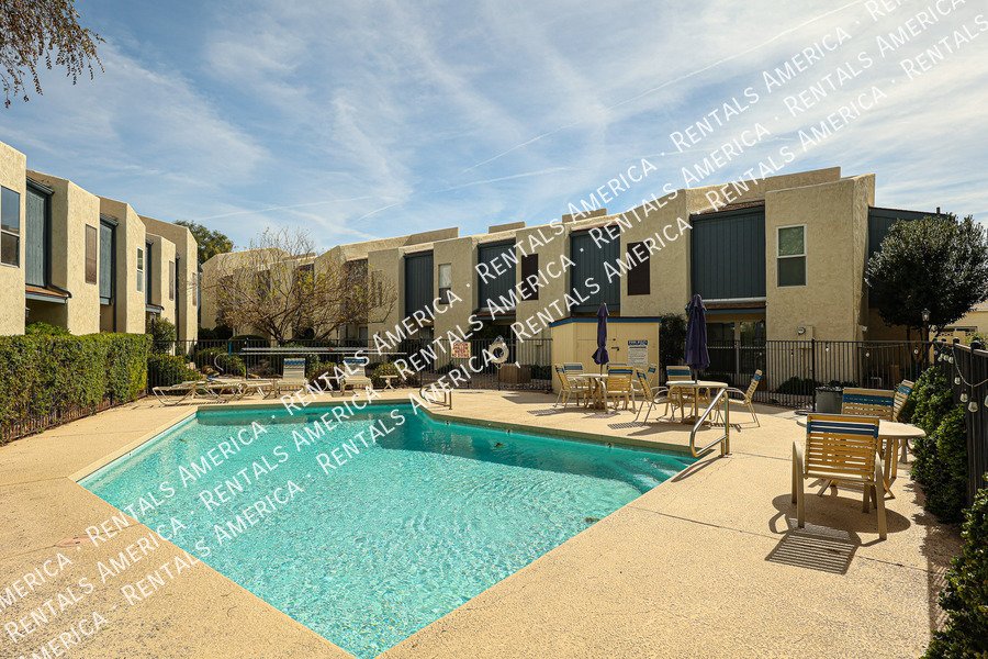 2946 N 14th St property image