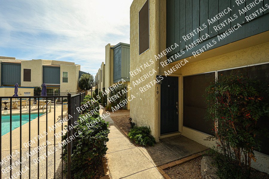 2946 N 14th St property image