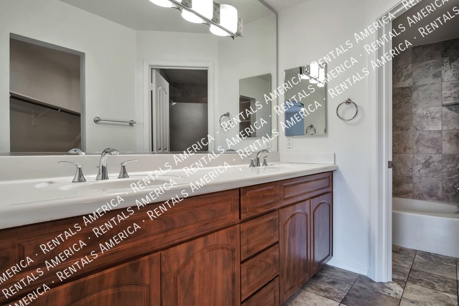 No carpet anywhere! property image