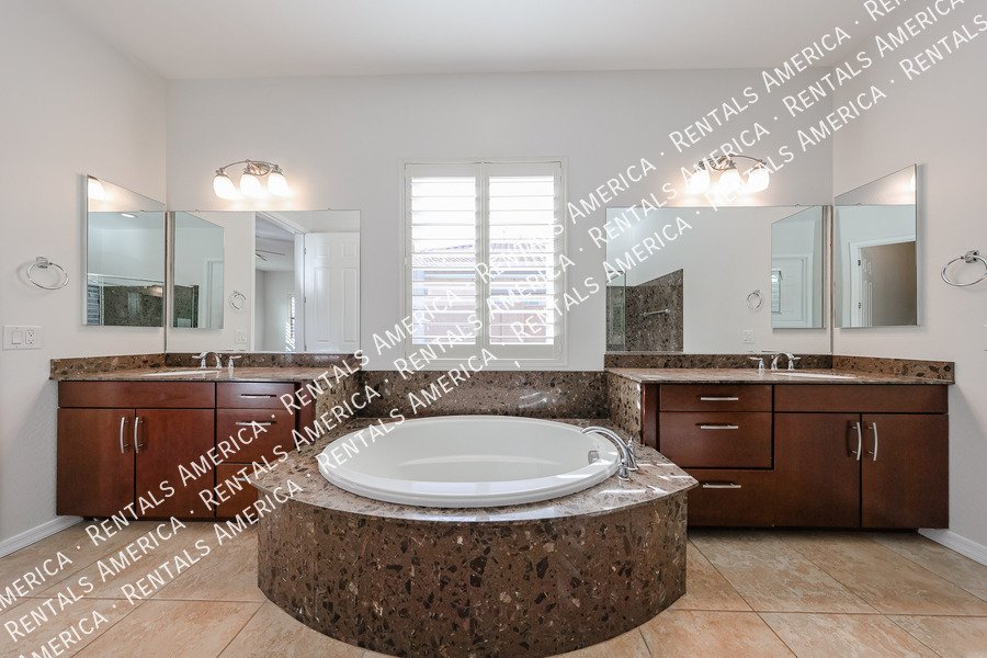 GORGEOUS 5 BEDROOM IN STONEFIELD 2 property image