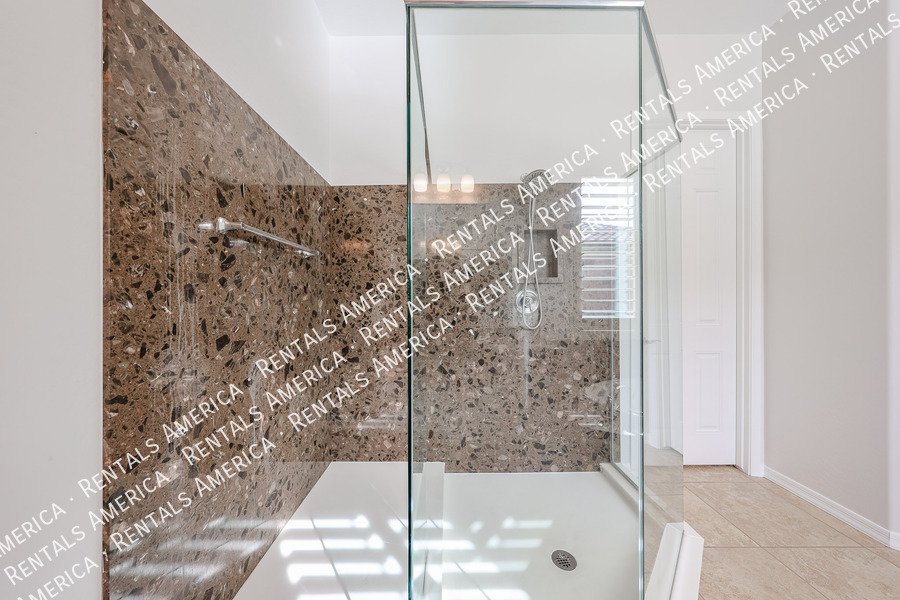 GORGEOUS 5 BEDROOM IN STONEFIELD 2 property image