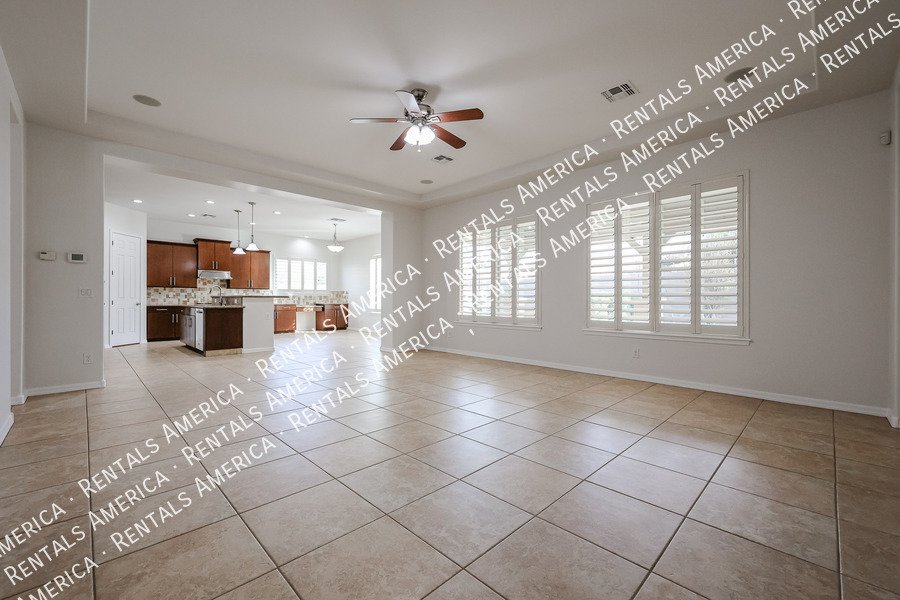 GORGEOUS 5 BEDROOM IN STONEFIELD 2 property image