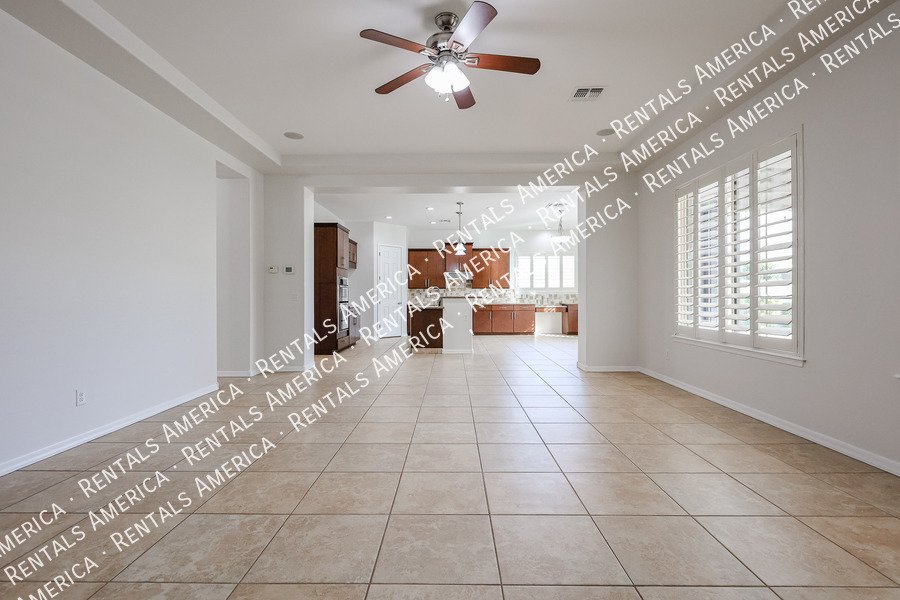 GORGEOUS 5 BEDROOM IN STONEFIELD 2 property image