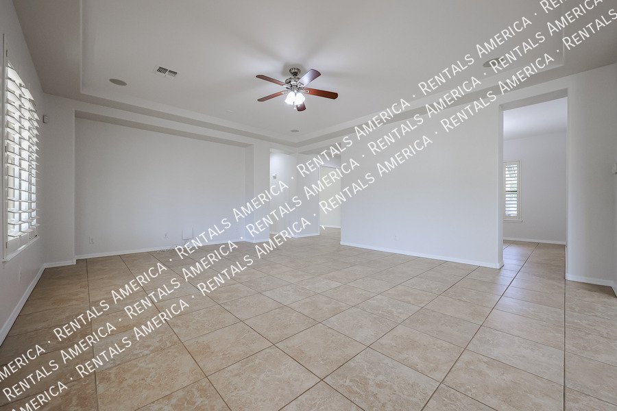 GORGEOUS 5 BEDROOM IN STONEFIELD 2 property image