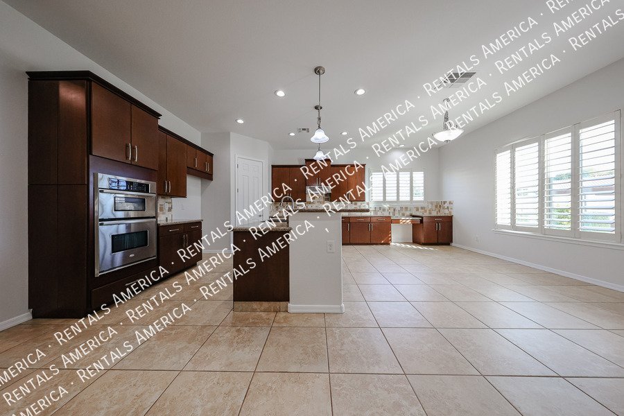 GORGEOUS 5 BEDROOM IN STONEFIELD 2 property image