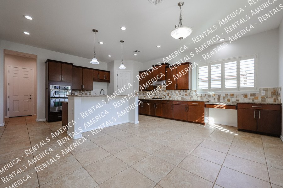 GORGEOUS 5 BEDROOM IN STONEFIELD 2 property image