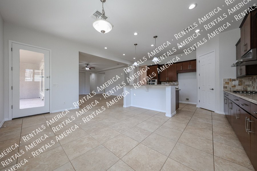 GORGEOUS 5 BEDROOM IN STONEFIELD 2 property image