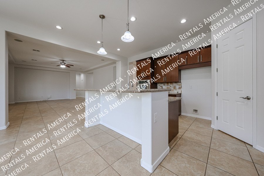 GORGEOUS 5 BEDROOM IN STONEFIELD 2 property image