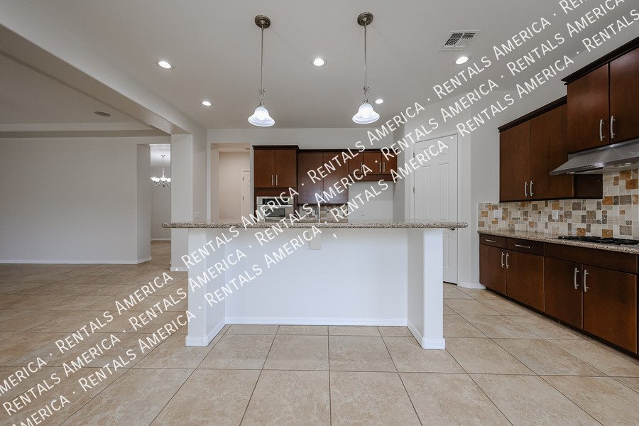 GORGEOUS 5 BEDROOM IN STONEFIELD 2 property image