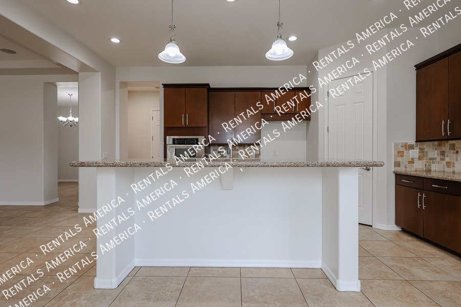 GORGEOUS 5 BEDROOM IN STONEFIELD 2 property image