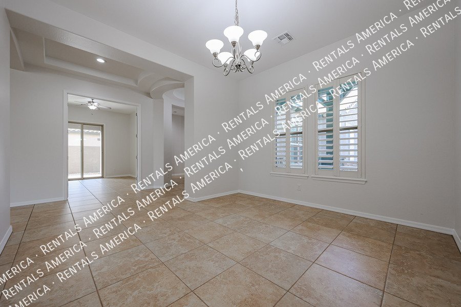 GORGEOUS 5 BEDROOM IN STONEFIELD 2 property image