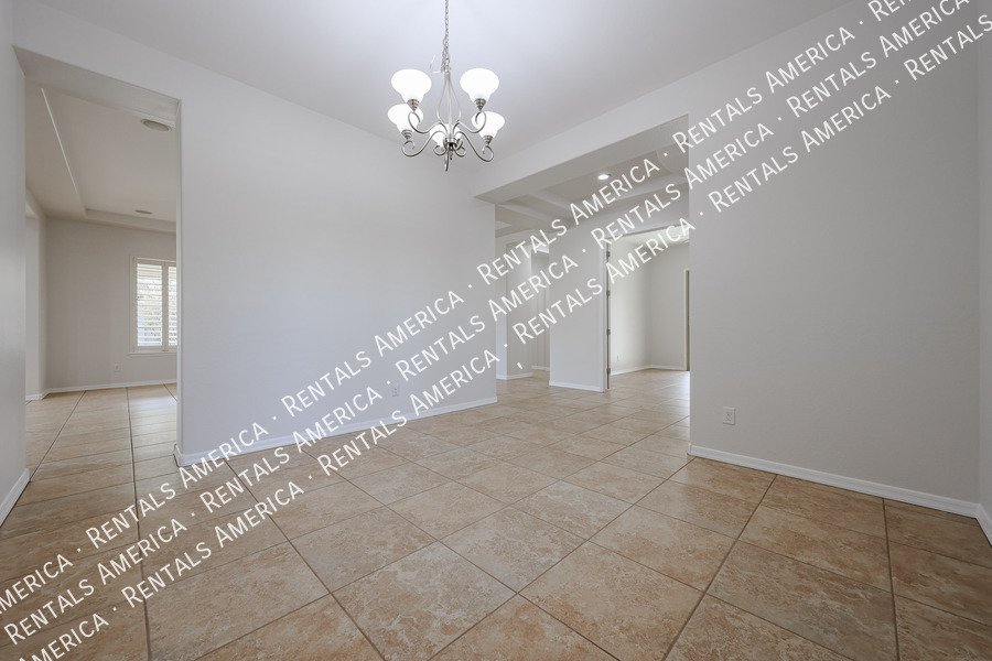 GORGEOUS 5 BEDROOM IN STONEFIELD 2 property image