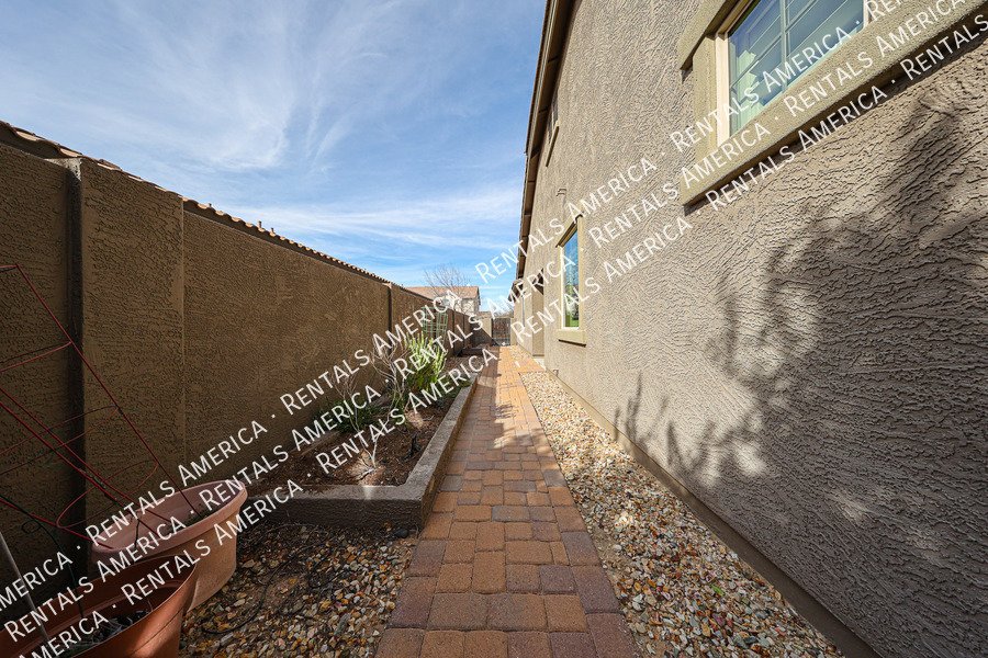 GORGEOUS 5 BEDROOM IN STONEFIELD 2 property image