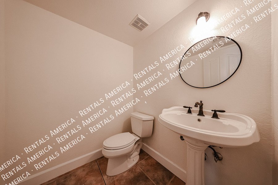 Check out this spacious, stylish, functional Chandler home! property image