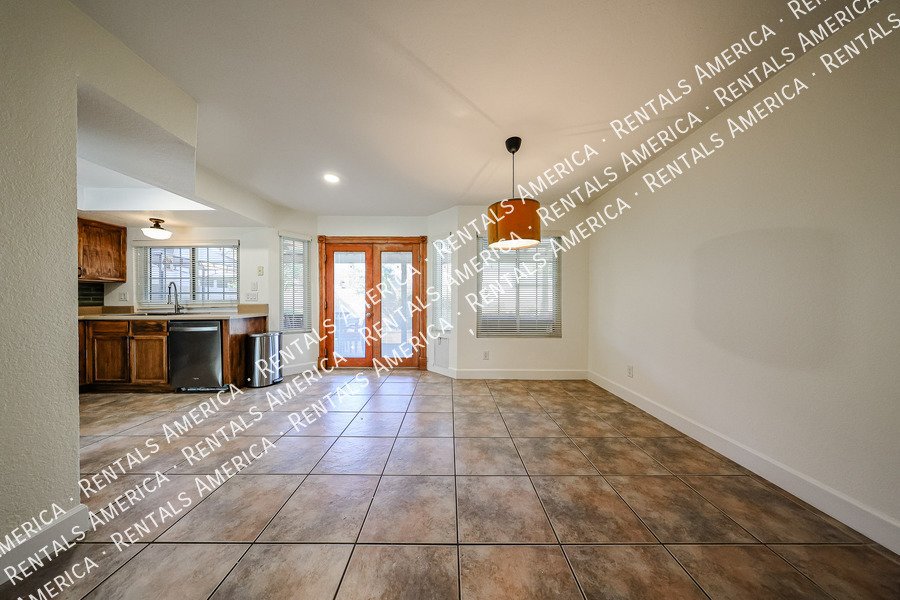 Check out this spacious, stylish, functional Chandler home! property image