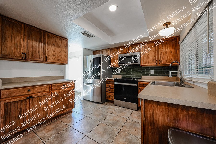 Check out this spacious, stylish, functional Chandler home! property image