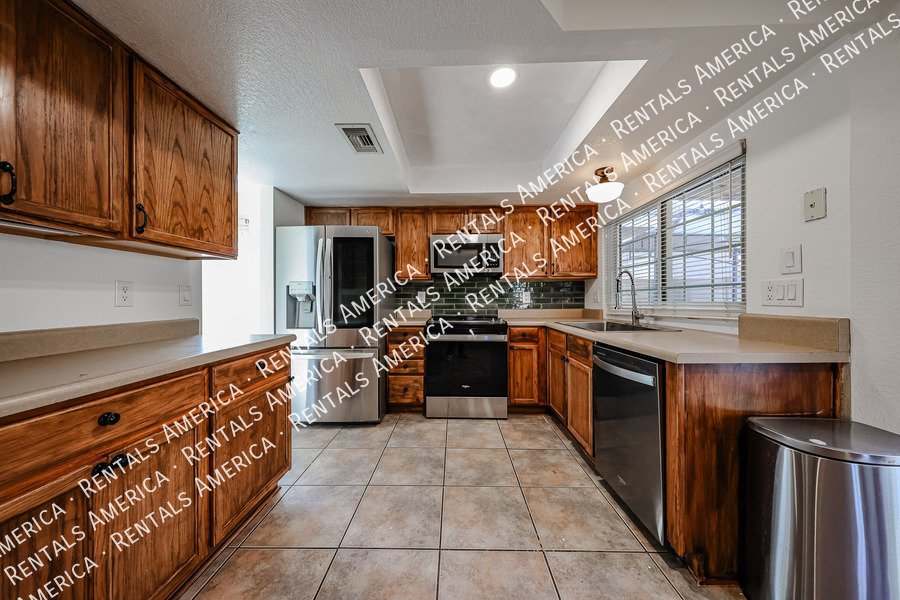 Check out this spacious, stylish, functional Chandler home! property image