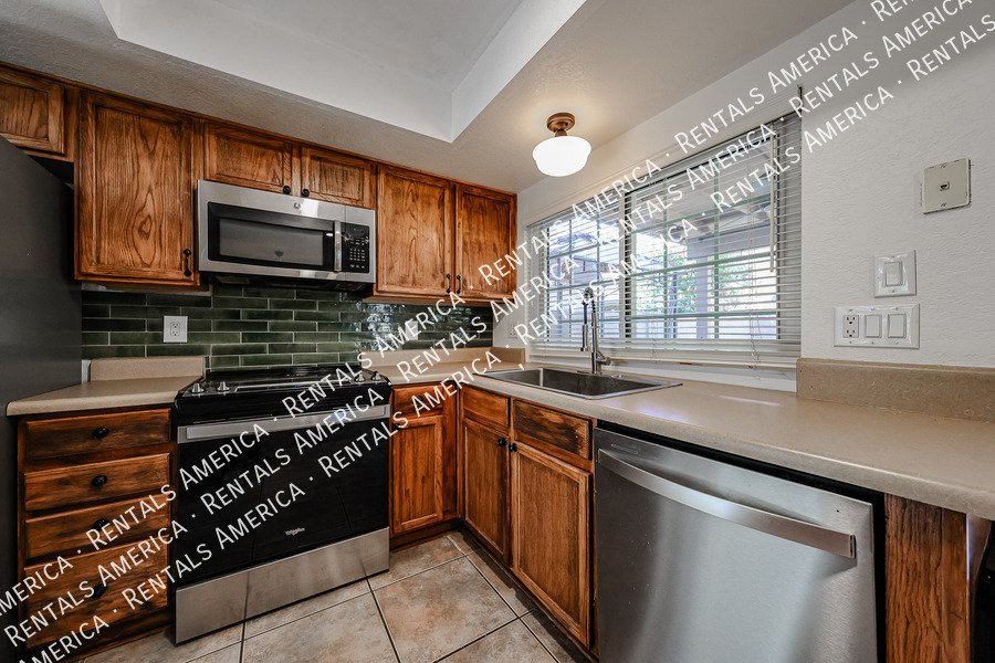 Check out this spacious, stylish, functional Chandler home! property image