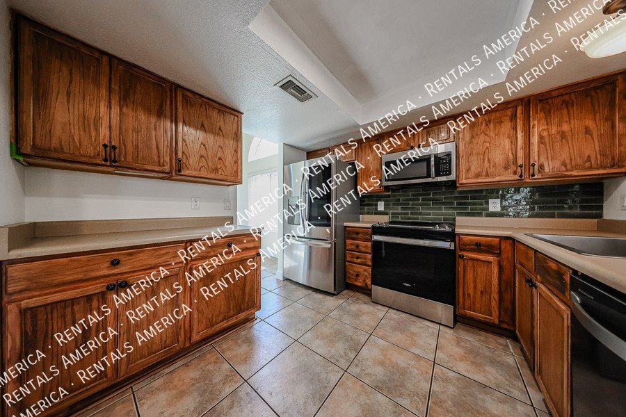 Check out this spacious, stylish, functional Chandler home! property image