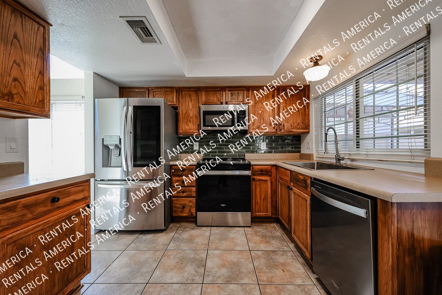Check out this spacious, stylish, functional Chandler home! property image