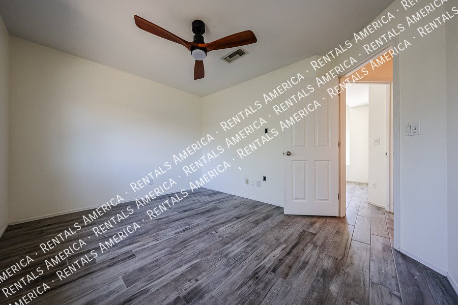 Check out this spacious, stylish, functional Chandler home! property image