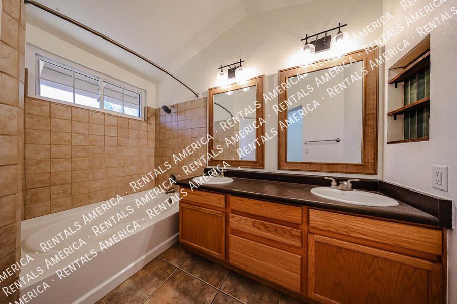 Check out this spacious, stylish, functional Chandler home! property image