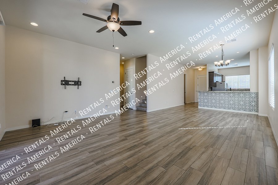 Spacious 6 bedroon 3.5 ba home in Phoenix property image