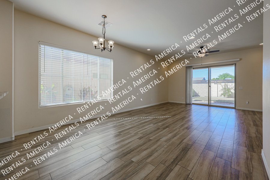 Spacious 6 bedroon 3.5 ba home in Phoenix property image