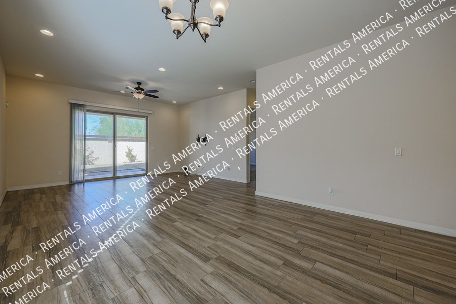 Spacious 6 bedroon 3.5 ba home in Phoenix property image