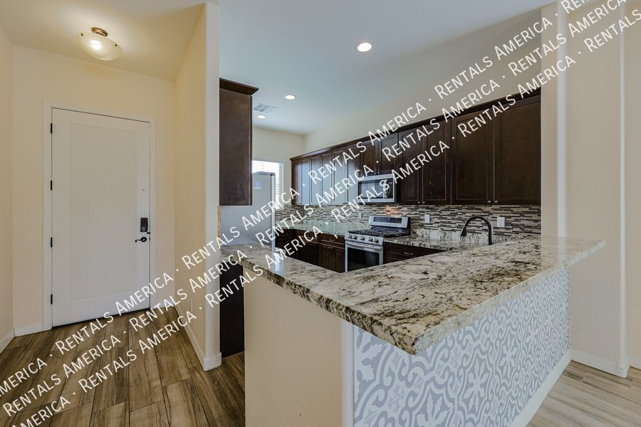 Spacious 6 bedroon 3.5 ba home in Phoenix property image