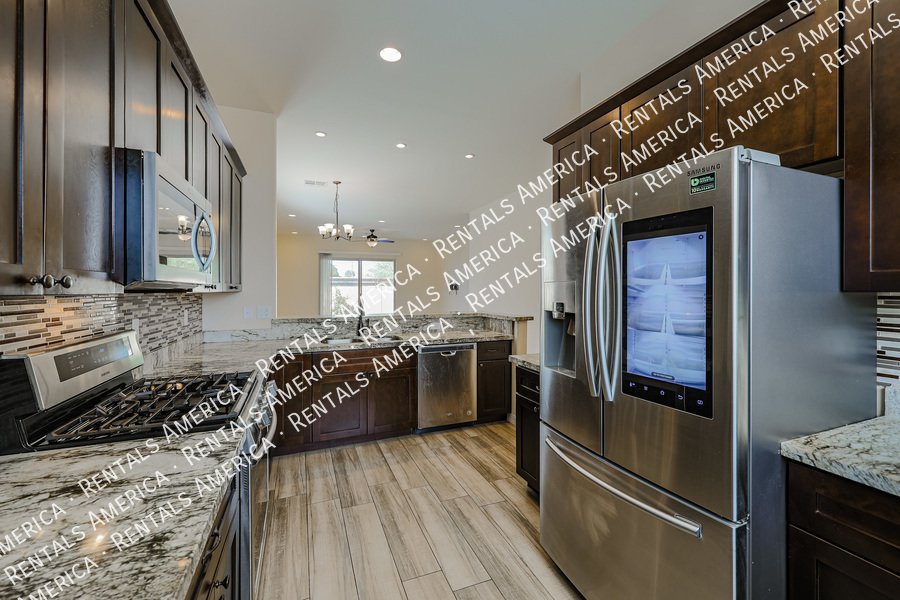 Spacious 6 bedroon 3.5 ba home in Phoenix property image